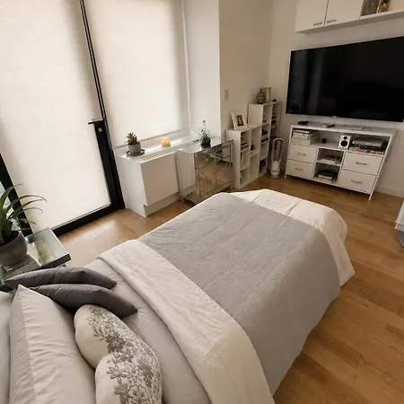 Bright In Lic With Views, Fully Equipped! Apartment