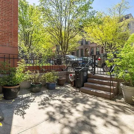 Lenox Garden Fully-furnished 1br In Harlem With Outdoor Space *