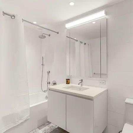 Embassy I 21st Floor 2br With Doorman Gym Pool Apartment