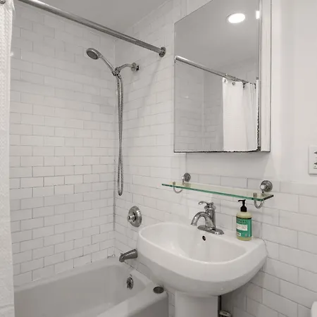 Apartment Cooper Terrace 1br Light-filled Loft With Balcony In Elevator Building