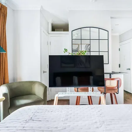 234 Mott-9 Prime Soho Cozy New Wd In-unit * New York