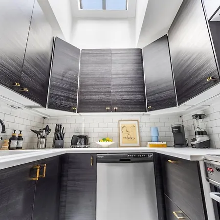 West Village Penthouse, Modern, Charming Apartment *