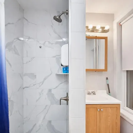 Apartment 1 Bd Unit In Location *