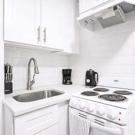 Apartment 2 Bedroom Unit In Location