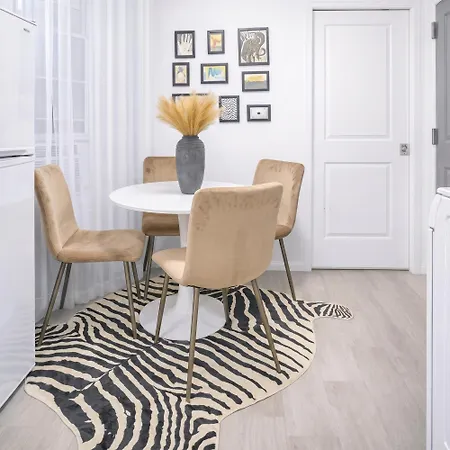 2 Bedroom Unit In Location Apartment *