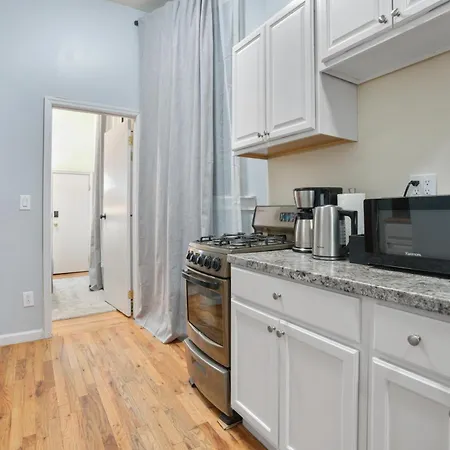 Apartment 2 Bedroom Cozy Gem