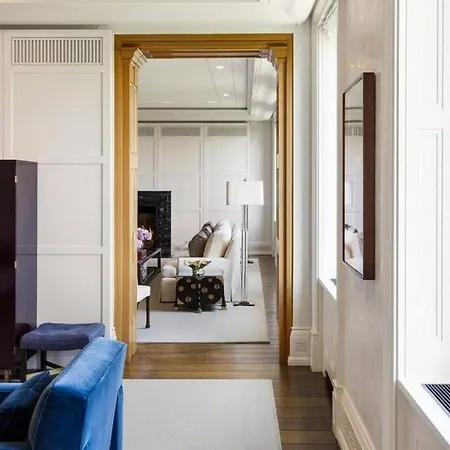 Ultra-luxury Fifth Avenue Apartment *
