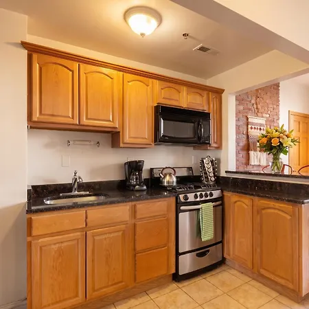 Stunning One Bedroom In Manhattan - 2nd Floor Apartment New York