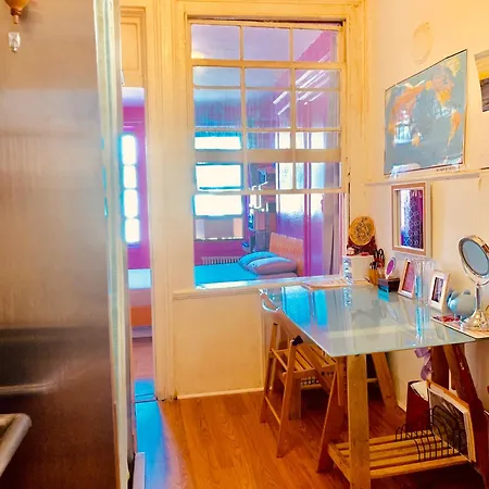 Big In Little Italy, Chinatown, Soho, Tribeca, Nyc Apartment *