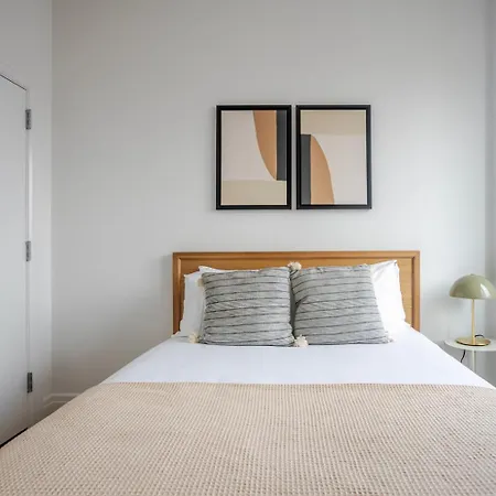 Apartment Blueground Hells Kitchen View Nr Times Square Nyc-2255 New York