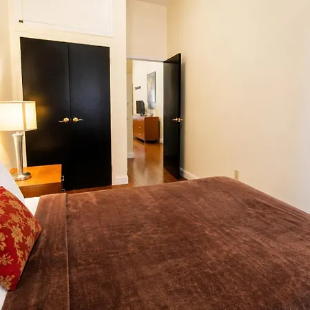 Fabulous & Large 2 Bedroom In Nyc! Apartment