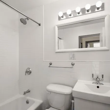 Broadway Terrace Sunlit 1br With Private Balcony New York