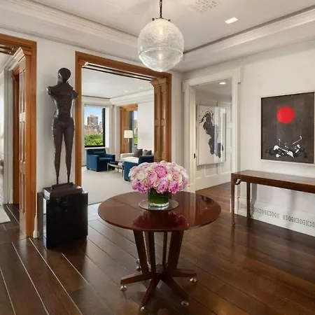 Ultra-luxury Fifth Avenue