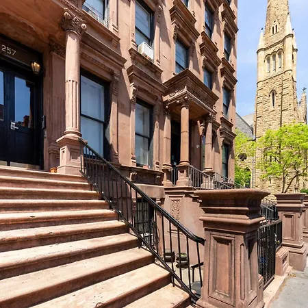 Beautiful 2-bedroom Townhouse Nyc Apartment