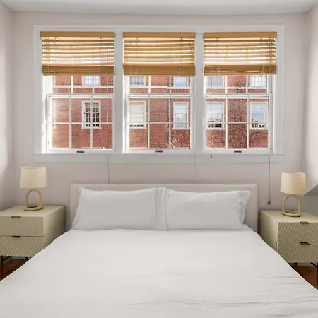 Macdougal Classic 1br Brick Loft In Greenwich Village *