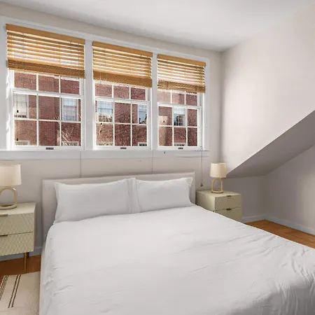 Macdougal Classic 1br Brick Loft In Greenwich Village