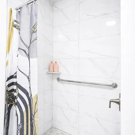 2 Bedroom Unit In Location * New York
