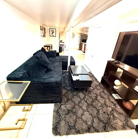 Starbase Apartment *