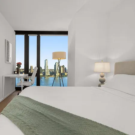 Embassy Ii 24th Floor 2br With Doorman Gym Pool * New York