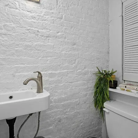 Clinton Duplex By Stayhaus 2br With Private Yard * New York
