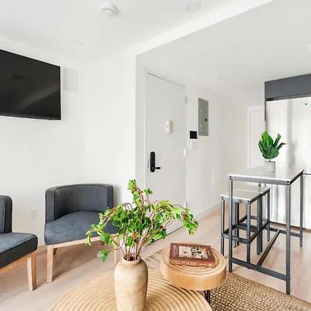 22-4a Sleek Modern 1br Gramercy