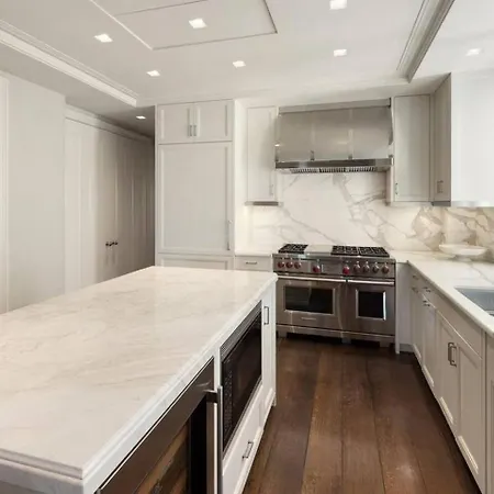 Ultra-luxury Fifth Avenue