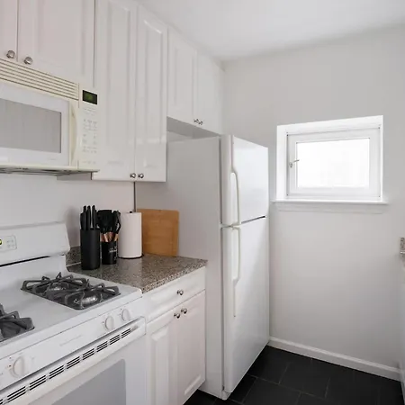 43-20a Newly Furnished 1br- Full Service Doorman Laundry Gym Business Center