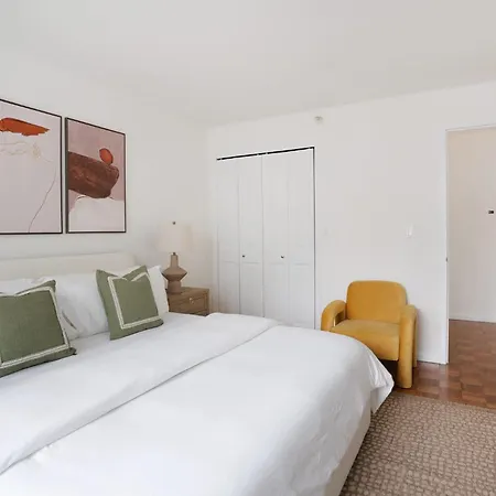 43-20a Newly Furnished 1br- Full Service Doorman Laundry Gym Business Center *