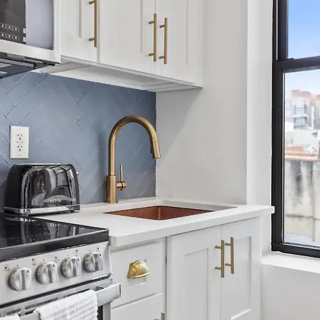 Bright Bedford Lofts With Laundry
