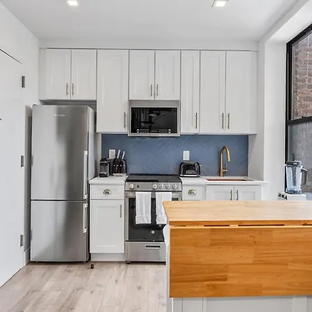 Bright Bedford Lofts With Laundry Apartment