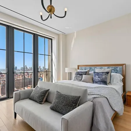 Penthouse Modern Spacious Bedrooms Apartment
