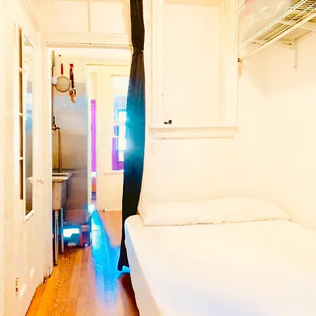 Big In Little Italy, Chinatown, Soho, Tribeca, Nyc Apartment New York