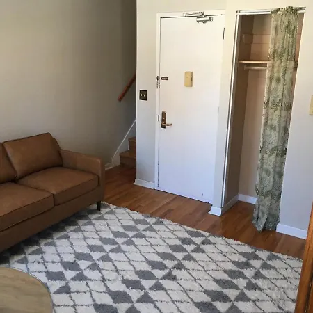 Cozy Private Spacious Apartment