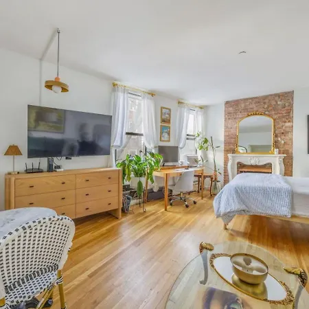 Cozy West Village Hudson River Views *