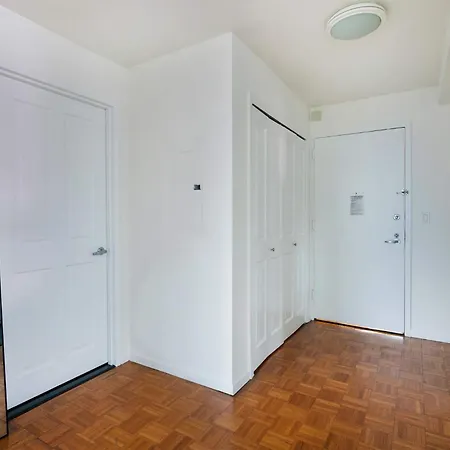 43-20a Newly Furnished 1br- Full Service Doorman Laundry Gym Business Center Apartment