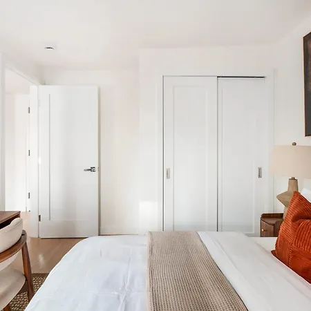 Apartment 22-3b Sleek Modern 1br Gramercy *