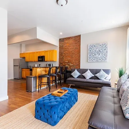 Beautiful 2-bedroom Townhouse Nyc