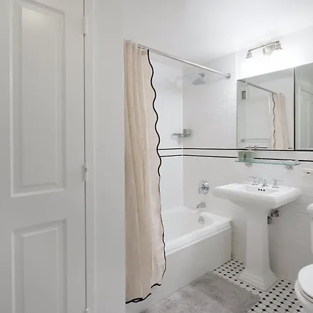 43-20a Newly Furnished 1br- Full Service Doorman Laundry Gym Business Center Apartment