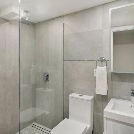 22-4a Sleek Modern 1br Gramercy Apartment