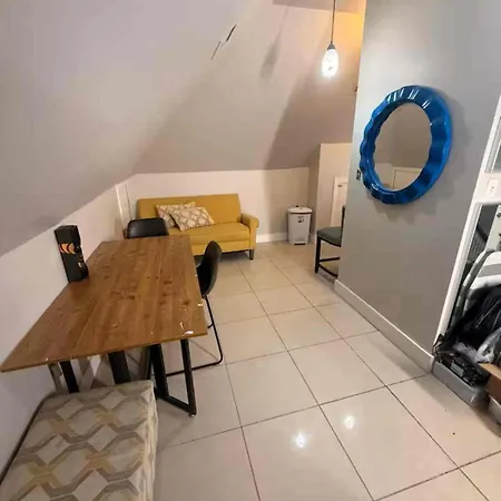 Apartment Cozy In Kew Gardens 20 Minutes To Midtown Manhattan *