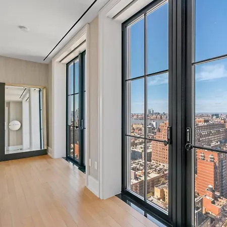 Penthouse Modern Spacious Bedrooms