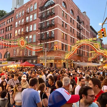 Big In Little Italy, Chinatown, Soho, Tribeca, Nyc *