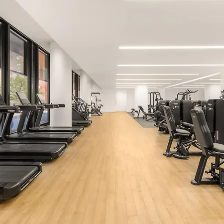 Embassy Ii 24th Floor 2br With Doorman Gym Pool