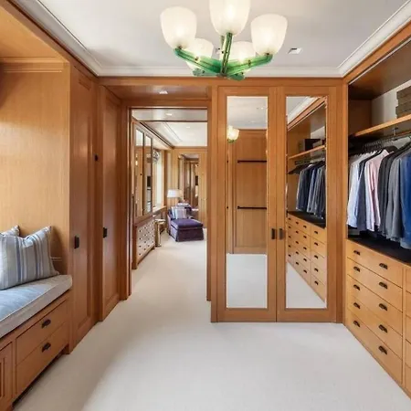 Ultra-luxury Fifth Avenue