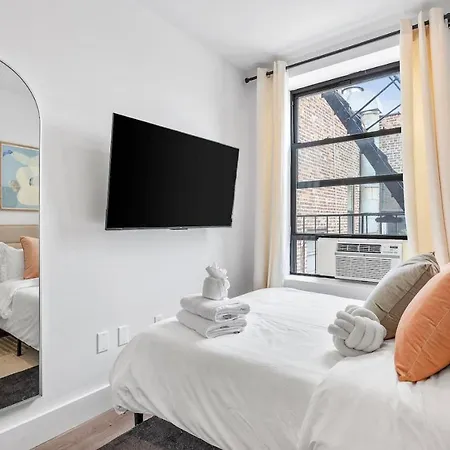Bright Bedford Lofts With Laundry Apartment