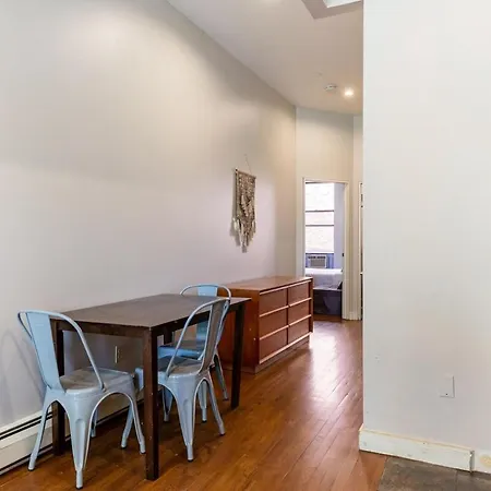 Beautiful 2-bedroom Townhouse Nyc Apartment *