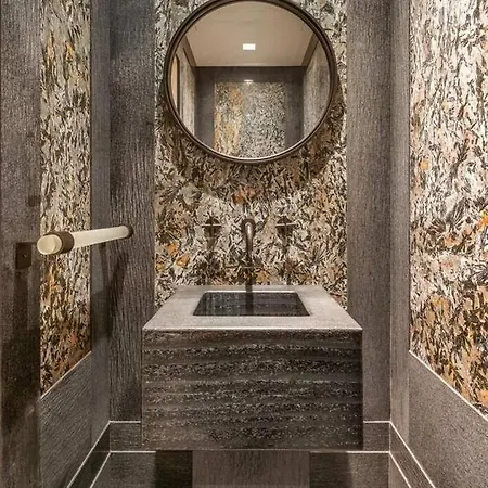Ultra-luxury Fifth Avenue
