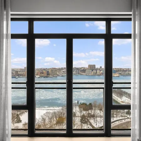 Cozy With Scenic View New York