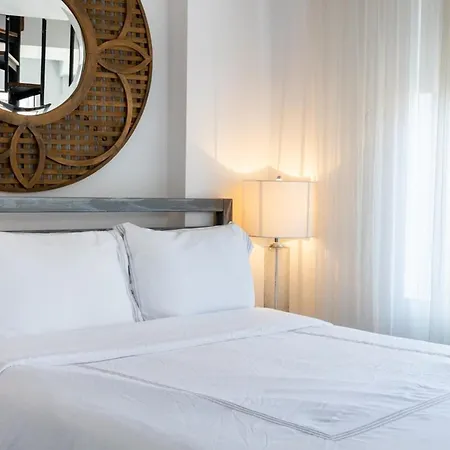 Apartment 809 Midtown *