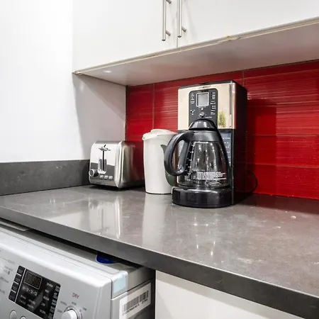 809 Midtown Apartment